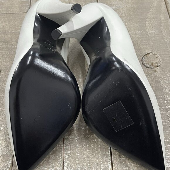 Saint Laurent Leather Pointed Pumps In White - Picture 15 of 16